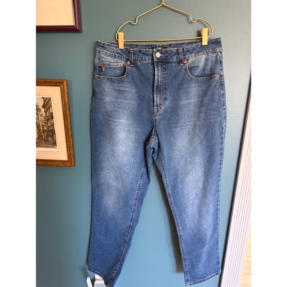 Frye Women's Straight Leg Jeans in Medium Blue Wash